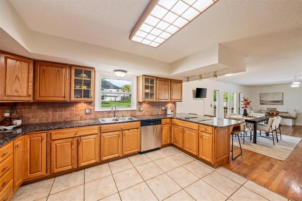 912 W 98th Street Property Photo 15