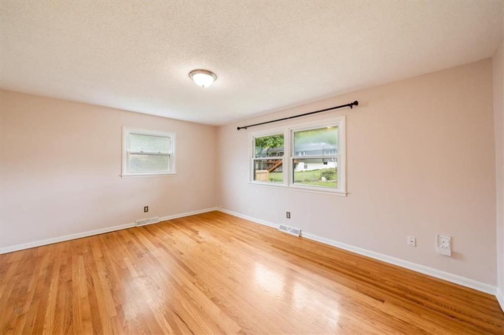 912 W 98th Street Property Photo 17