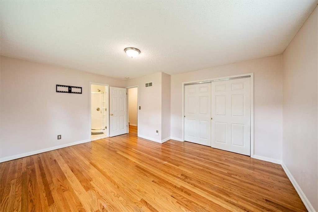 912 W 98th Street Property Photo 18