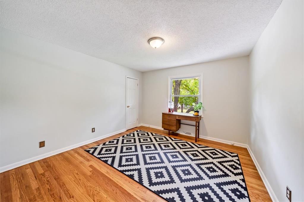 912 W 98th Street Property Photo 23