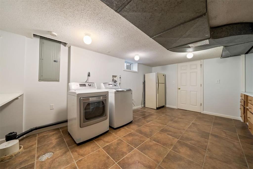 912 W 98th Street Property Photo 27