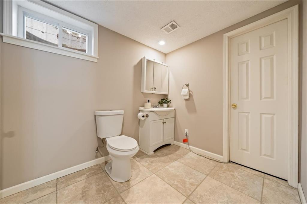 912 W 98th Street Property Photo 28