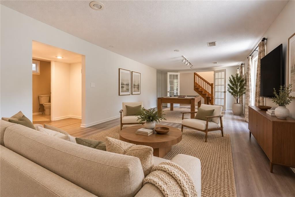912 W 98th Street Property Photo 35