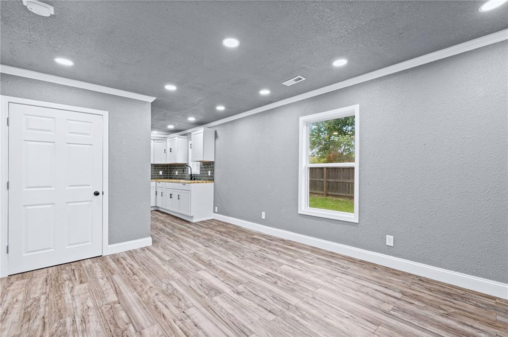1409 Dakota Street Property Photo 4