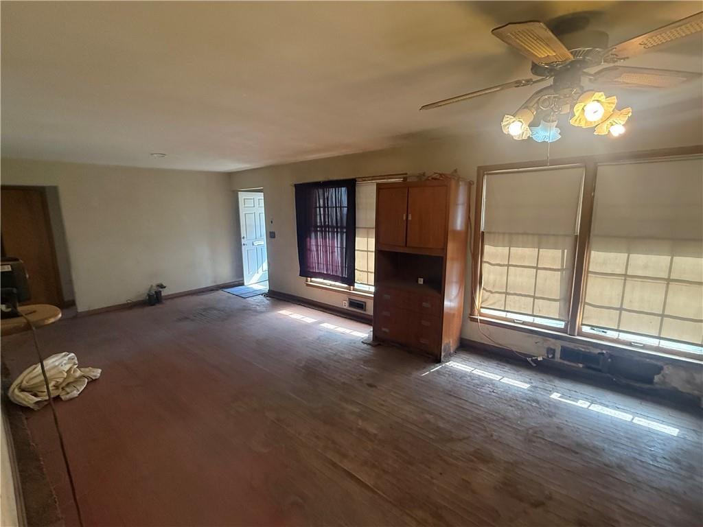 606 E 90th Street Property Photo 3