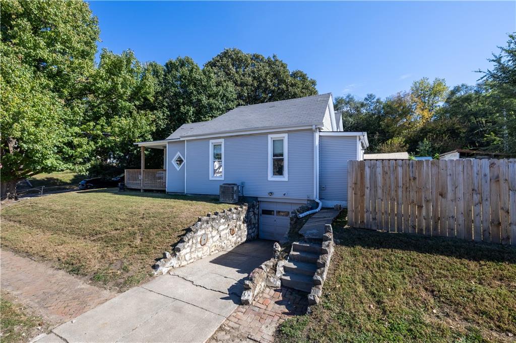 2702 Patee Street Property Photo 4