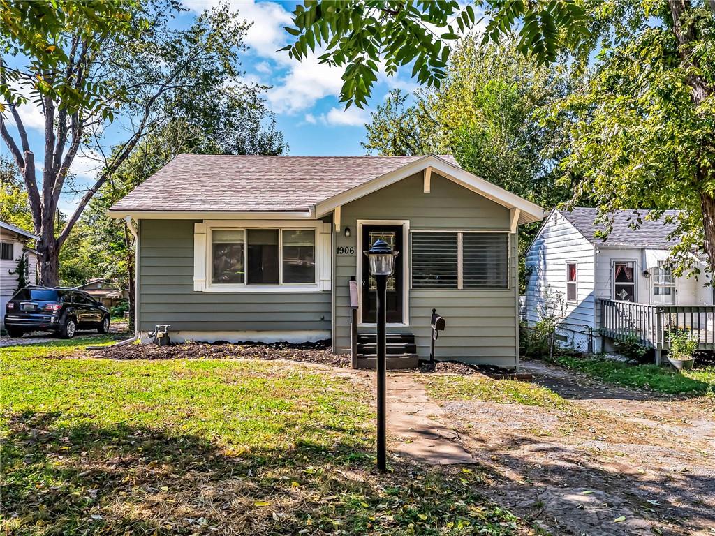 1906 S Ash Avenue Property Photo 1