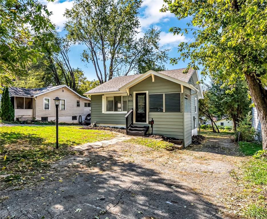 1906 S Ash Avenue Property Photo 2