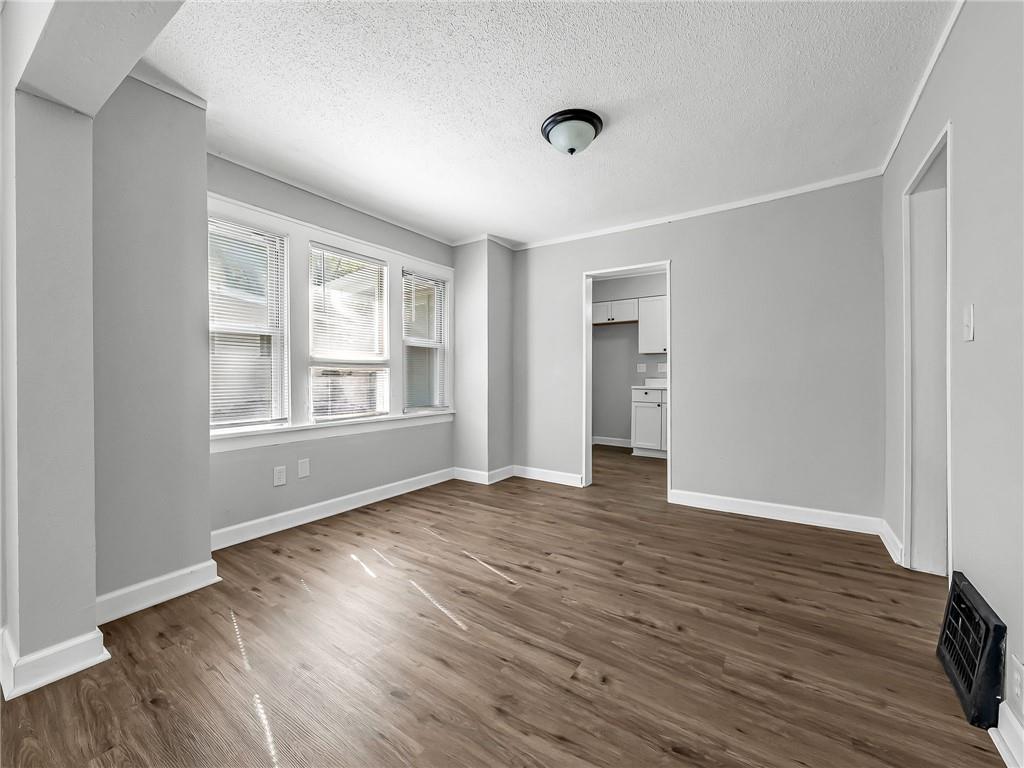 1906 S Ash Avenue Property Photo 6