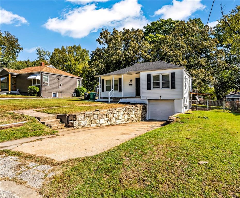 2221 N 36th Street Property Photo 2