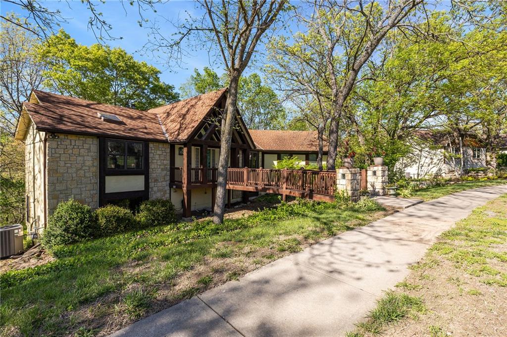 7206 Larson Avenue Property Photo 3