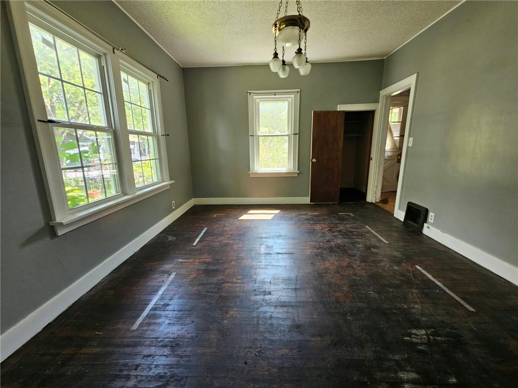 1107 S Maple Street Property Photo 6