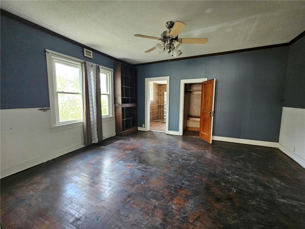 1107 S Maple Street Property Photo 9