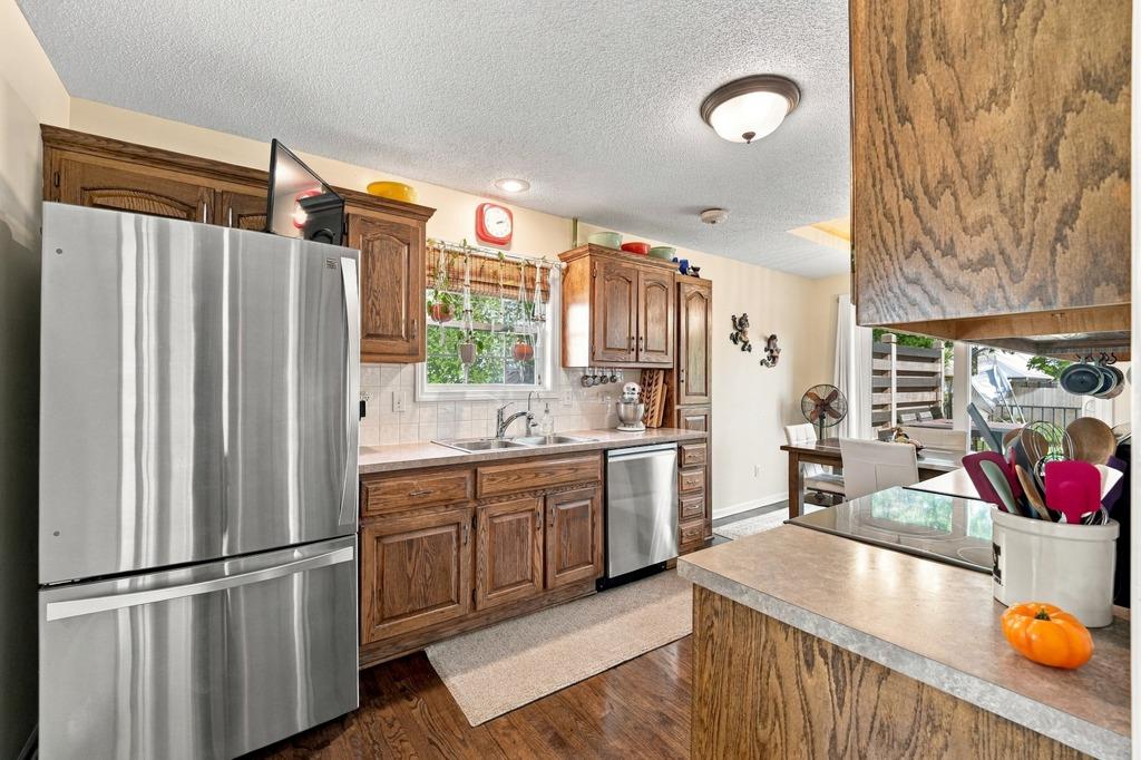 2405 Woodhaven Lane Property Photo 3
