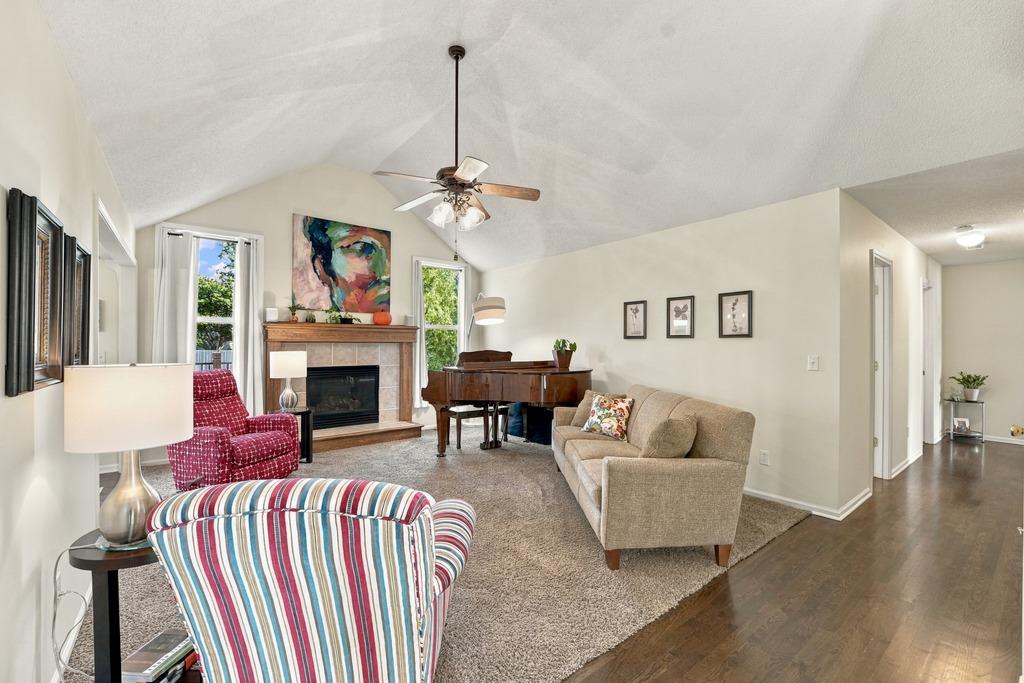 2405 Woodhaven Lane Property Photo 8