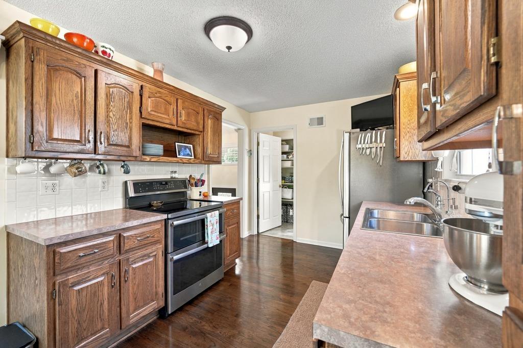 2405 Woodhaven Lane Property Photo 11