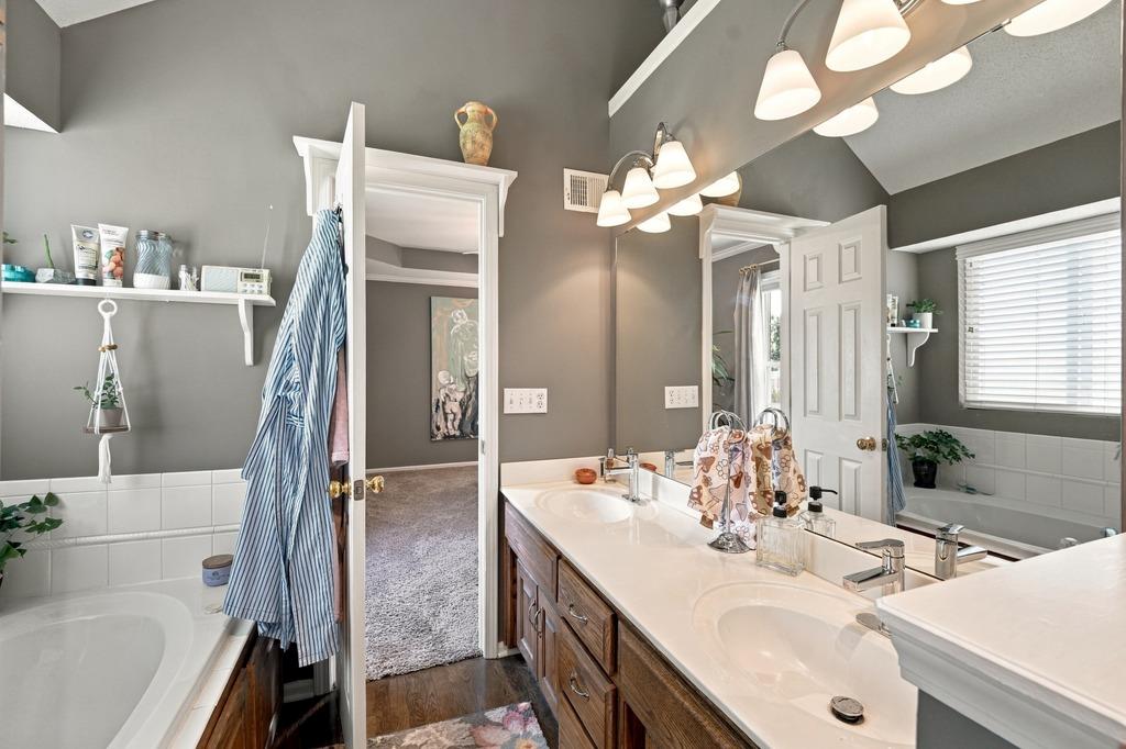 2405 Woodhaven Lane Property Photo 15