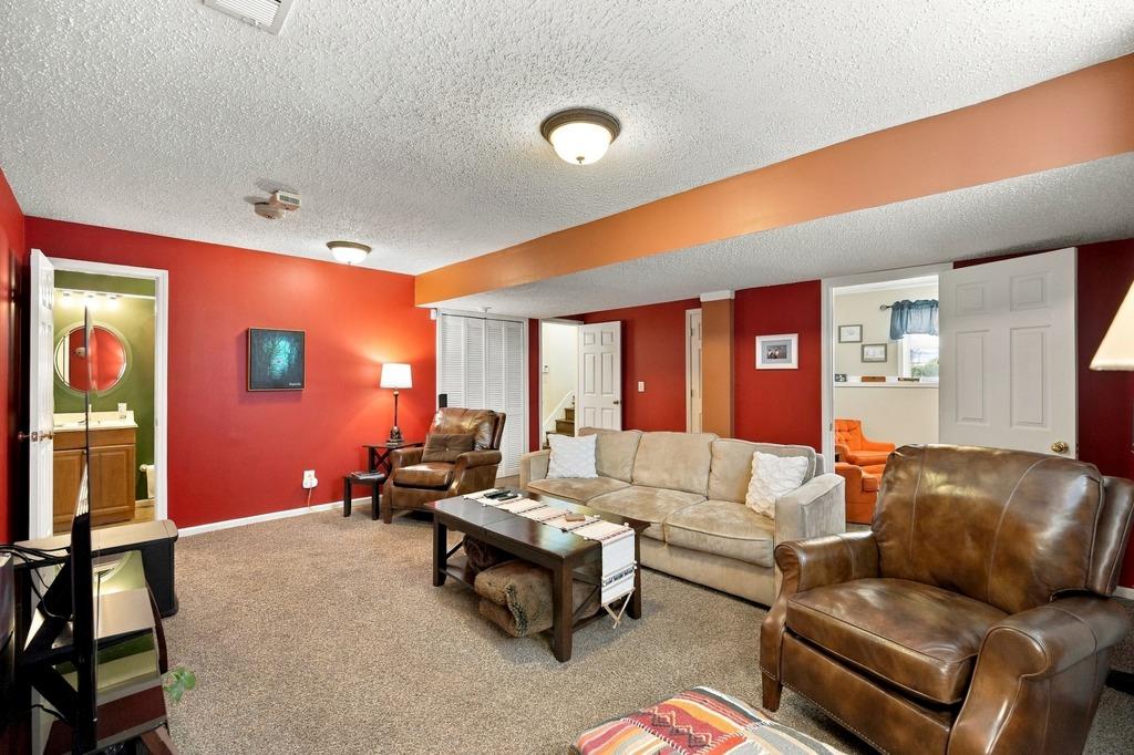 2405 Woodhaven Lane Property Photo 18