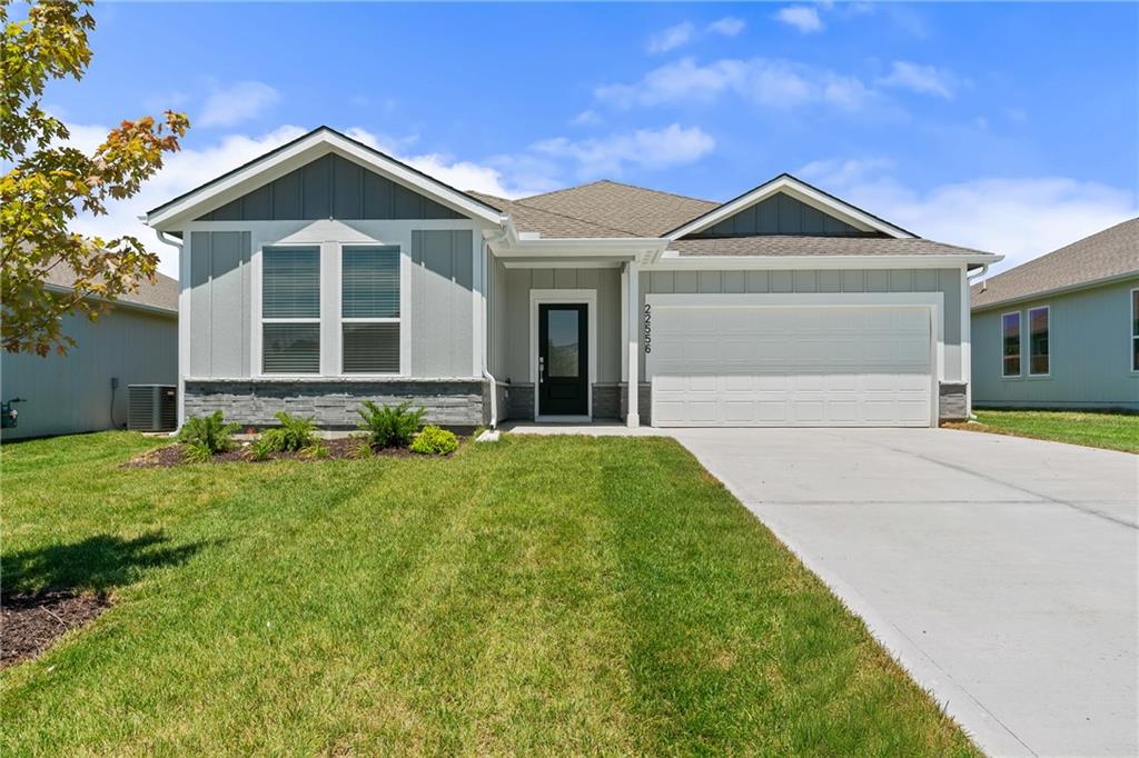 4020 NE Apple Grove Drive Property Photo 1