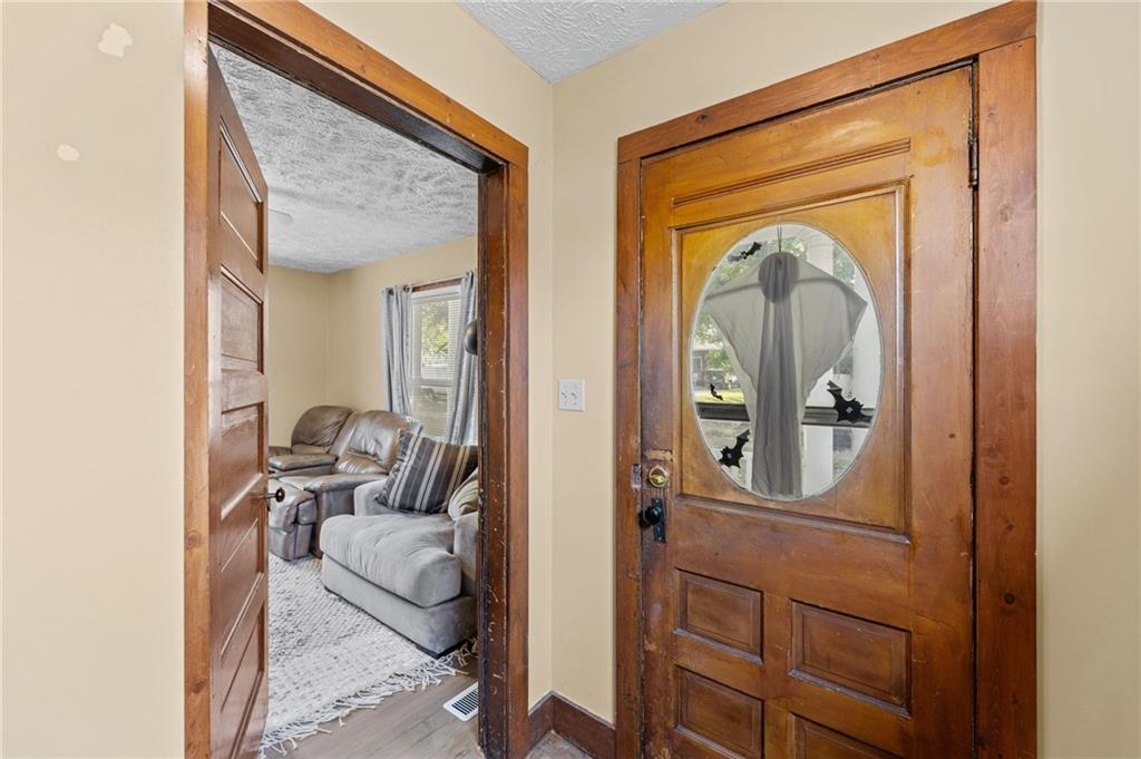 1113 S Hickory Street Property Photo 4