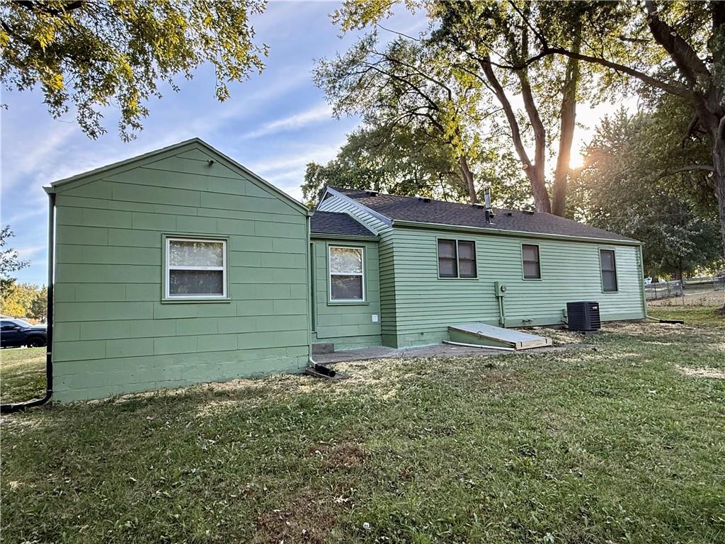 10704 E 34th Street Property Photo 3