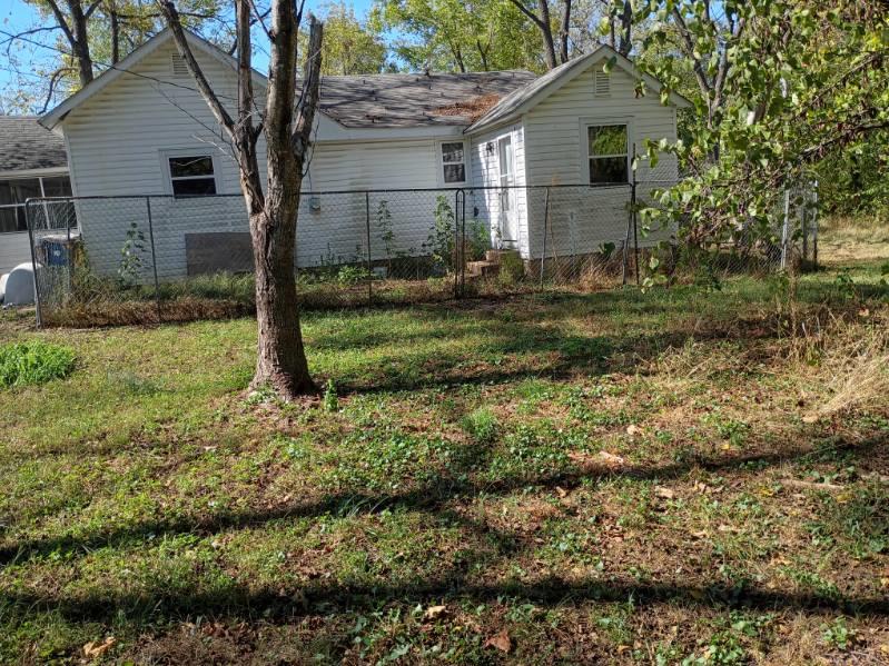 1002 W Ellis Street Property Photo 1