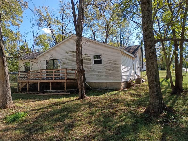 1002 W Ellis Street Property Photo 2