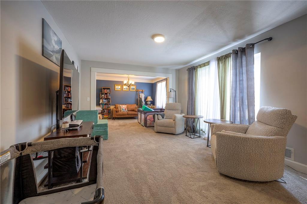 1512 E Sunvale Drive Property Photo 3