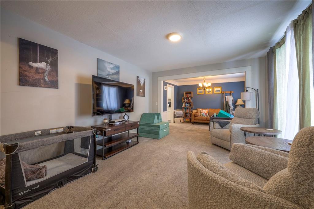 1512 E Sunvale Drive Property Photo 4