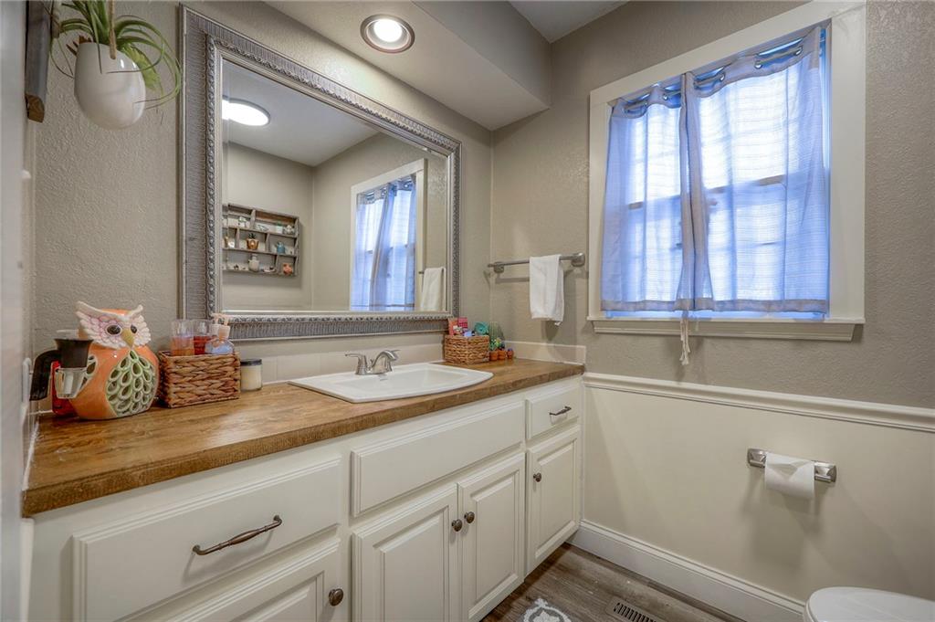 1512 E Sunvale Drive Property Photo 25