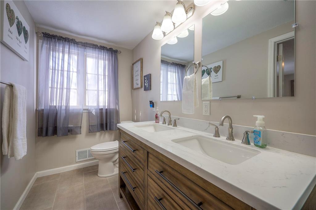 1512 E Sunvale Drive Property Photo 33
