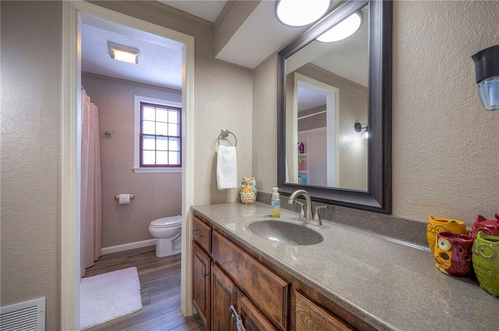 1512 E Sunvale Drive Property Photo 37