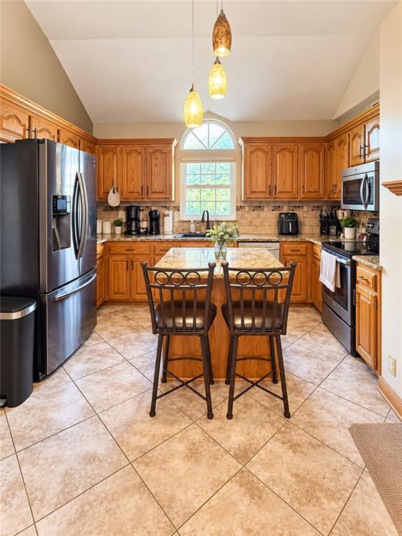 1164 E Meadow Lane Property Photo 3