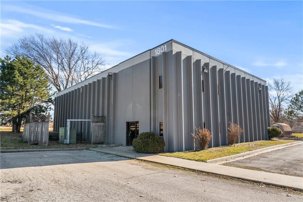 1801 Ne Independence Avenue Property Photo
