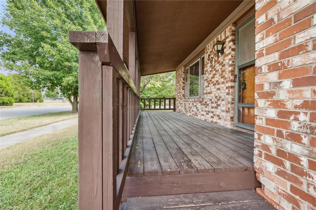 901 W Chestnut Street Property Photo 3