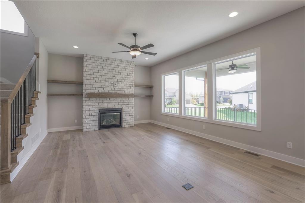 15422 W 171st Place Property Photo 6