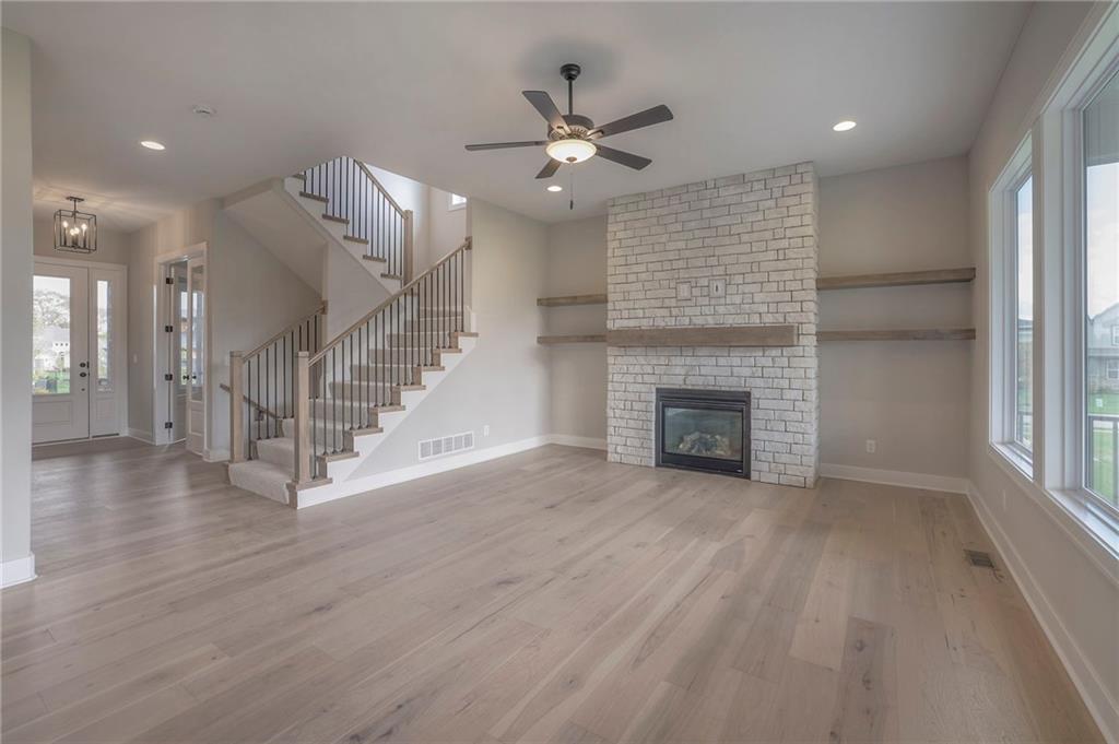 15422 W 171st Place Property Photo 8