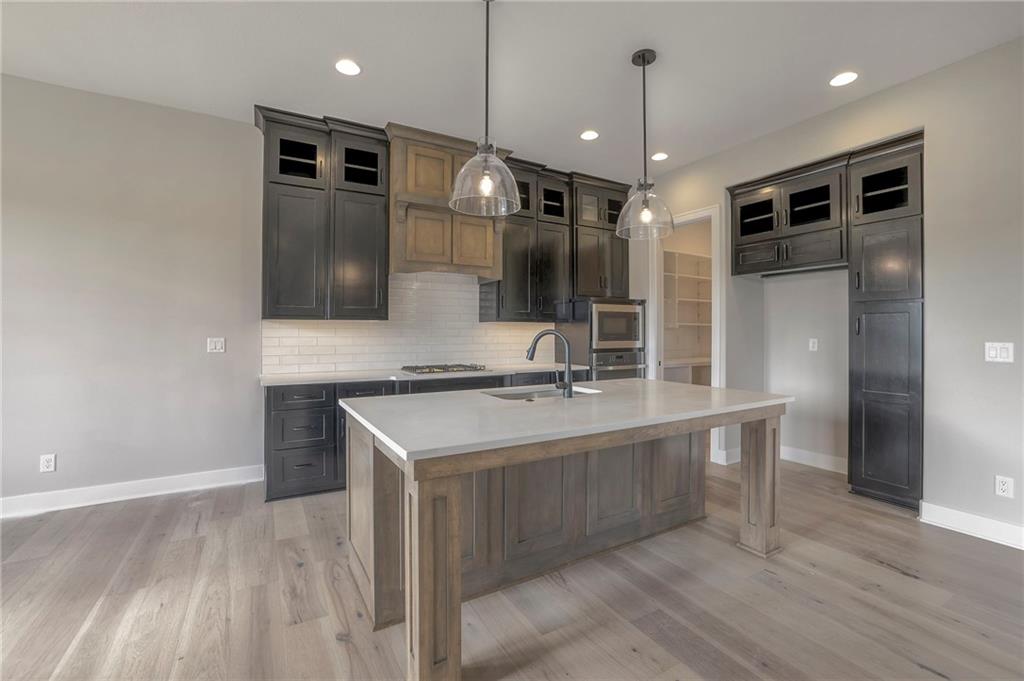 15422 W 171st Place Property Photo 11