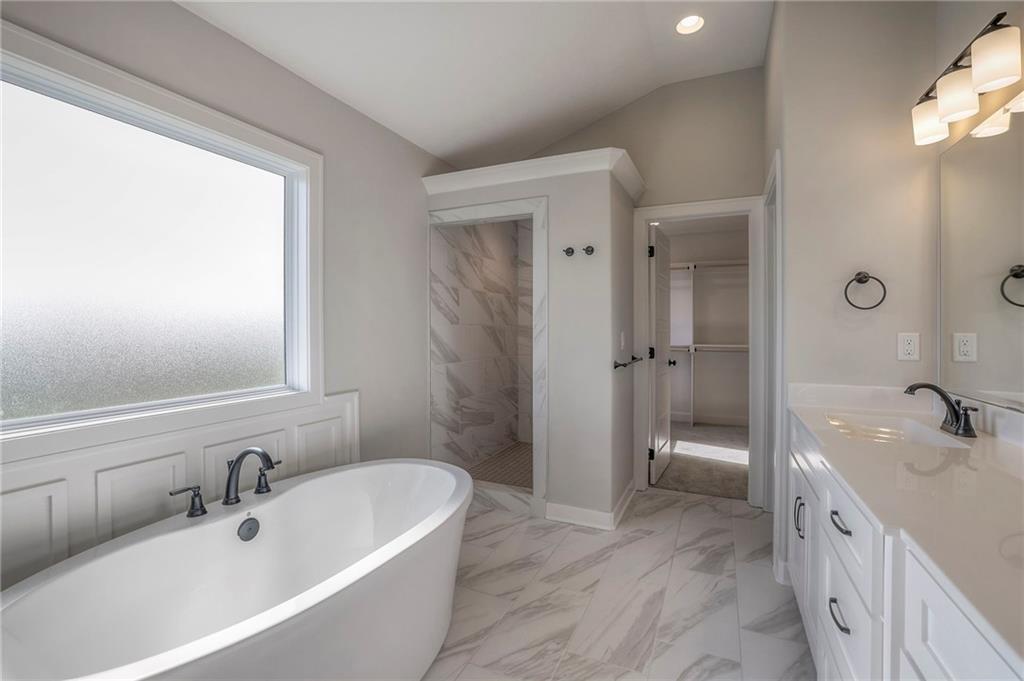 15422 W 171st Place Property Photo 32