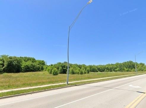 Lee's Summit Road Property Photo
