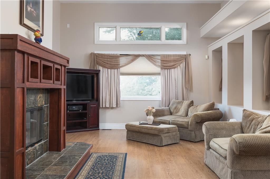 2253 Oak Road Property Photo 6