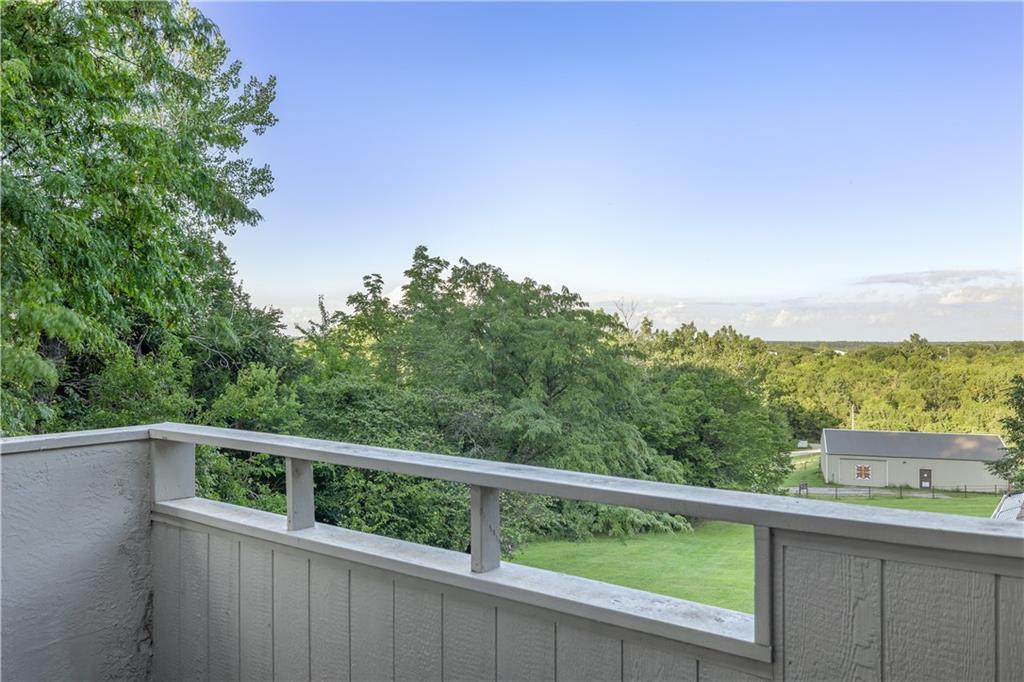 2253 Oak Road Property Photo 12