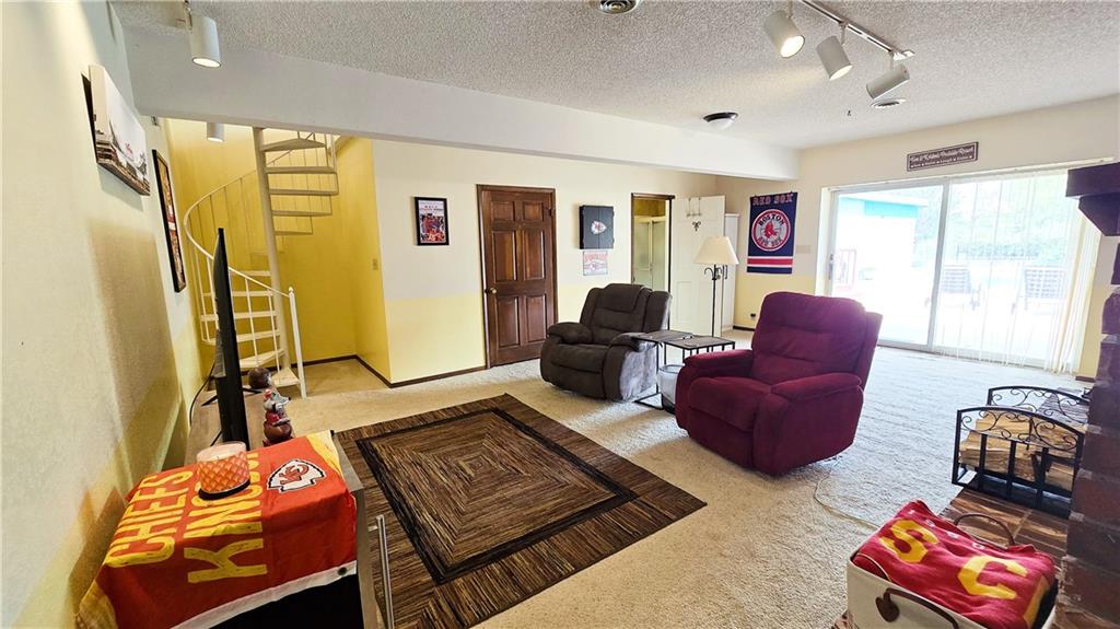 225 W 15th Street Property Photo 53