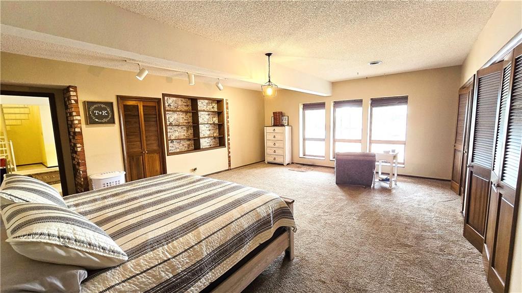 225 W 15th Street Property Photo 57