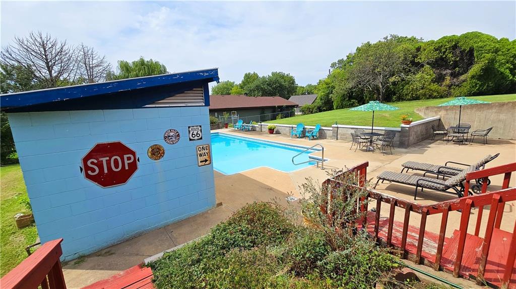 225 W 15th Street Property Photo 70