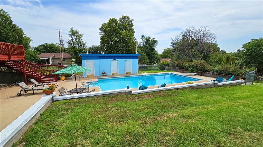 225 W 15th Street Property Photo 76