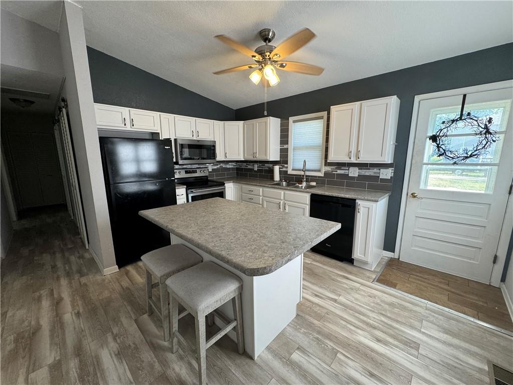 407 Central N/a Property Photo 6