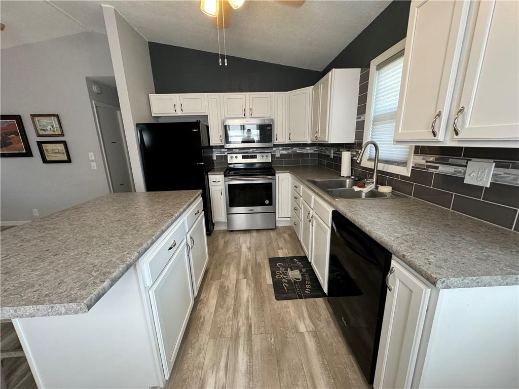 407 Central N/a Property Photo 7