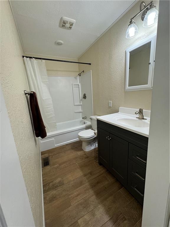 407 Central N/a Property Photo 8