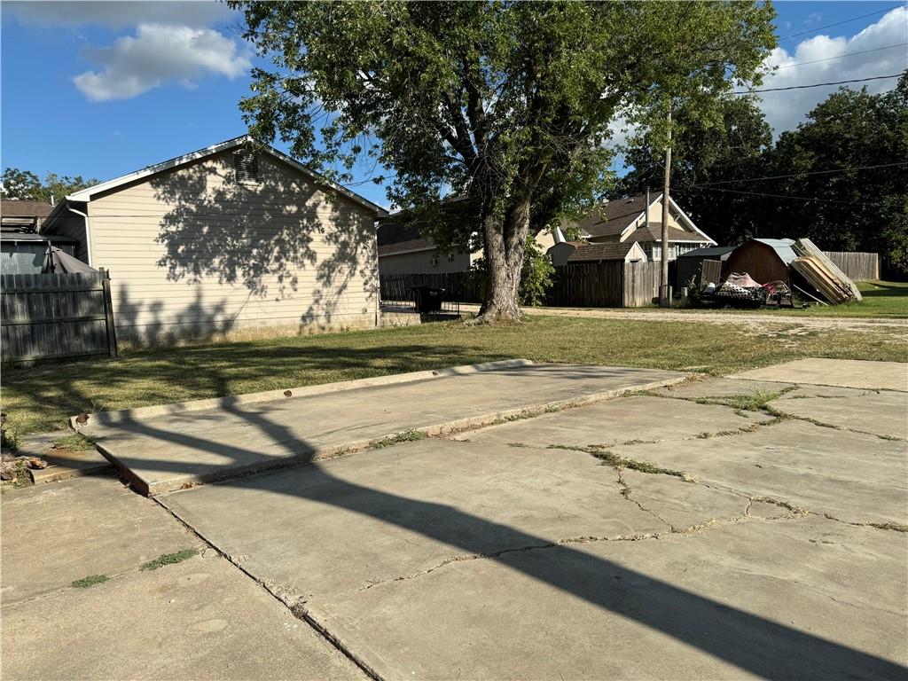 407 Central N/a Property Photo 18